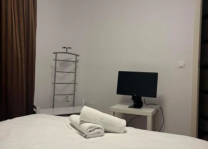 Peles Green Apartment & Piano