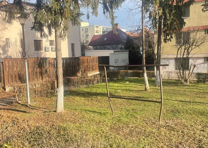 Peles Green Apartment & Piano